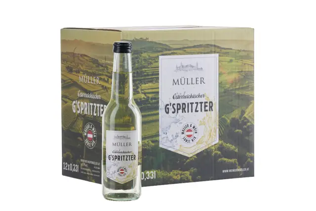 Freigestellte Flasche G'spritzter neben der bedruckten Verkaufsbox mit Weingartenmotiv